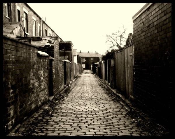 Back-to-backs, Shaw, Oldham